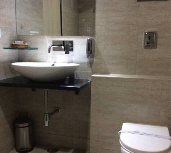 Geetika Galaxy Hotel, Kanpur 5